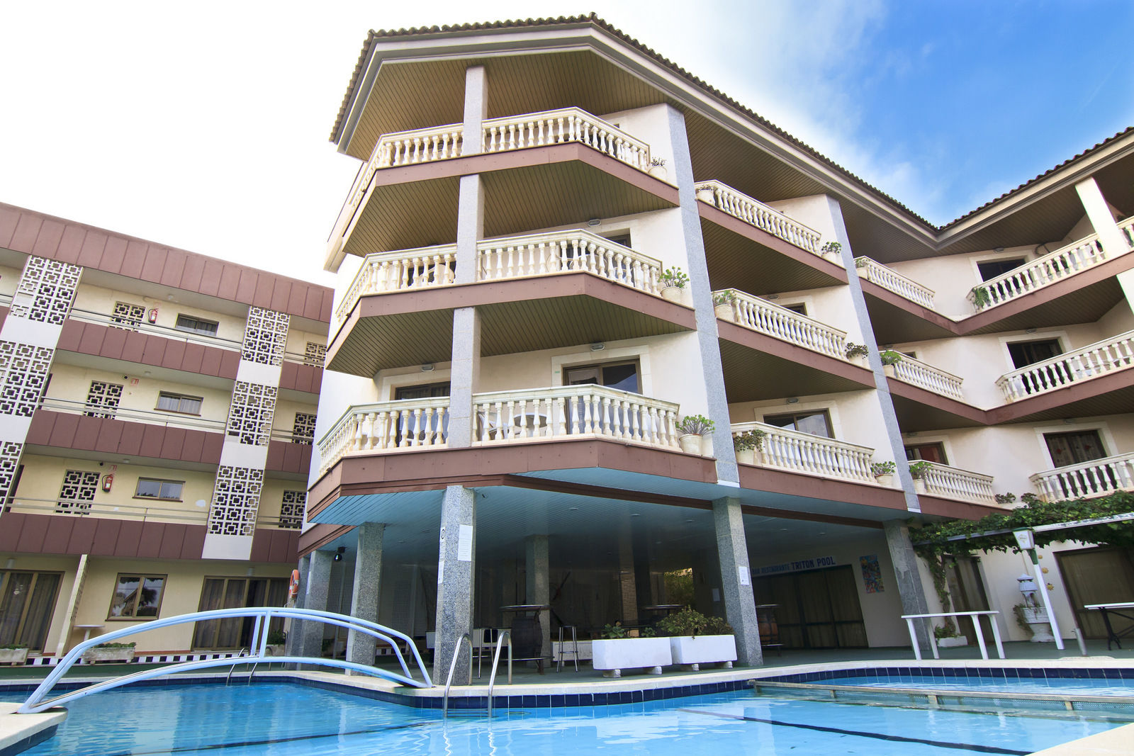 Apartamentos Triton Кала Ратхада Екстериор снимка